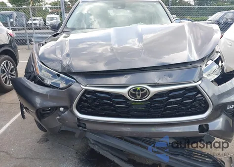 2022 Toyota Highlander Le z USA, uszkodzony, nr VIN 5TDBZRBH4NS195949